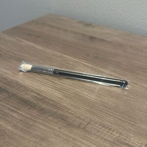 Younique Fluffy Crease Brush